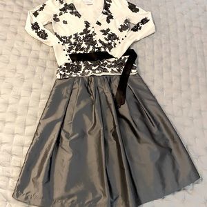 WORTHINGTON 2 piece sweater and skirt